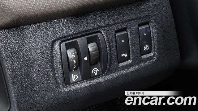 Renault Korea Clio Intens Panoramic 2019 — фото 14