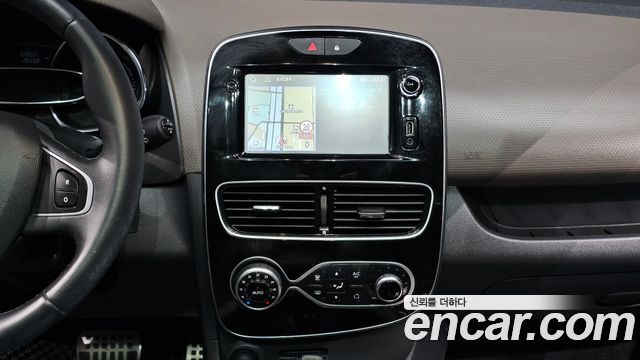 Renault Korea Clio Intens Panoramic 2019 — фото 16