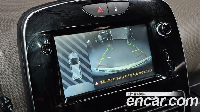 Renault Korea Clio Intens Panoramic 2019 — фото 17