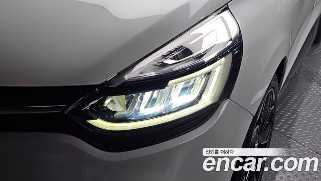 Renault Korea Clio Intens Panoramic 2019 — фото 22