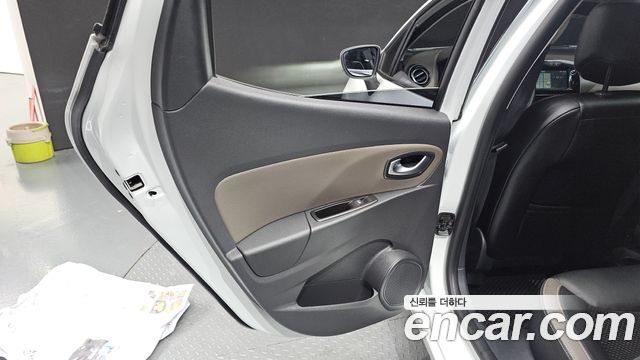Renault Korea Clio Intens Panoramic 2019 — фото 25