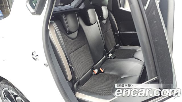 Renault Korea Clio Intens Panoramic 2019 — фото 26