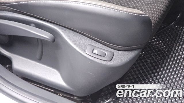 Renault Korea Clio Intens Panoramic 2019 — фото 29
