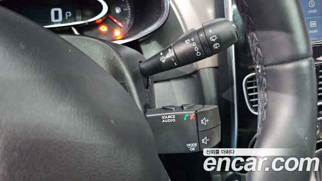 Renault Korea Clio Intens Panoramic 2019 — фото 30