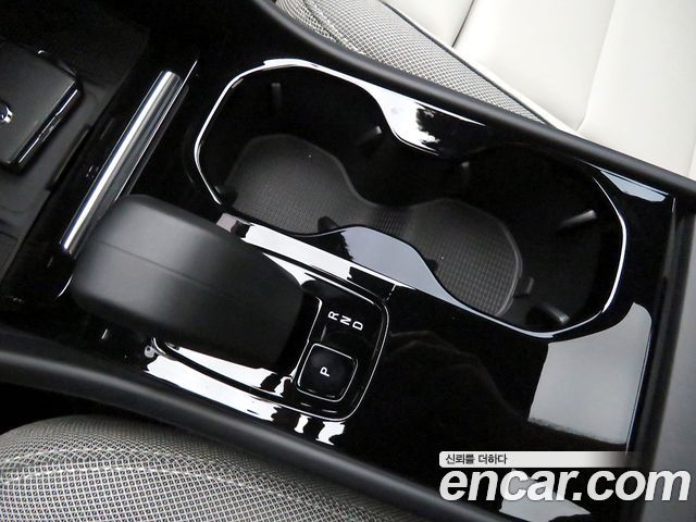 Volvo EX40 Ultra 2025 — фото 18
