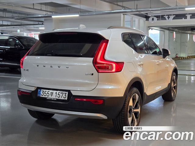 Volvo XC40 B4 Ultra Bright 2025 — фото 2
