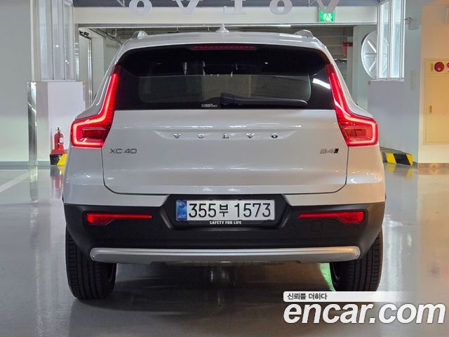 Volvo XC40 B4 Ultra Bright 2025 — фото 4
