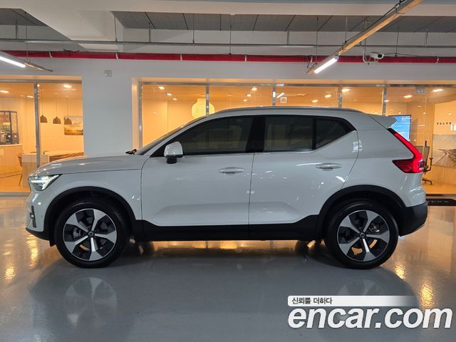 Volvo XC40 B4 Ultra Bright 2025 — фото 5