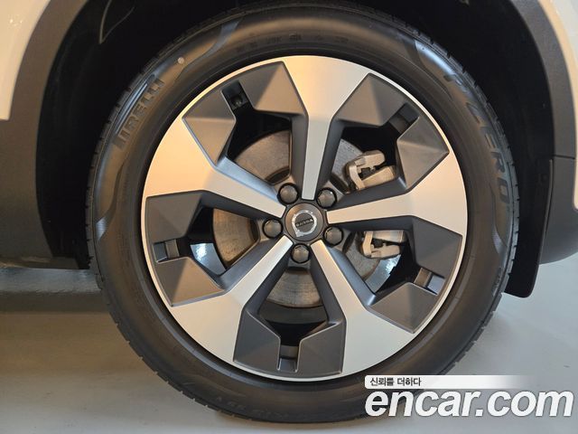 Volvo XC40 B4 Ultra Bright 2025 — фото 6