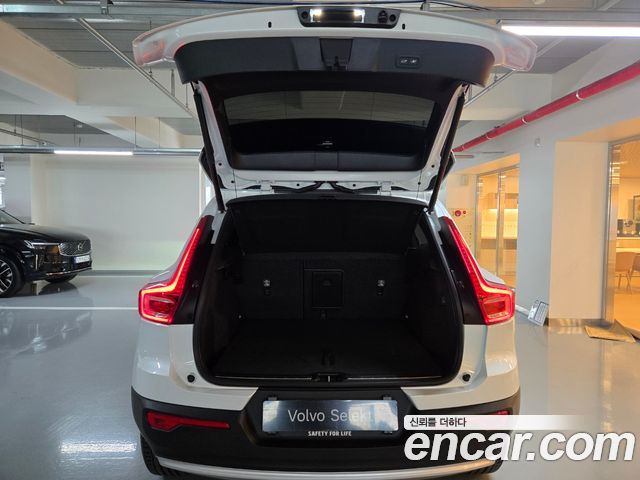 Volvo XC40 B4 Ultra Bright 2025 — фото 8