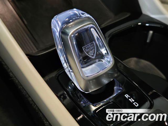 Volvo XC40 B4 Ultra Bright 2025 — фото 17