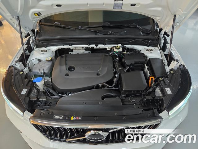 Volvo XC40 B4 Ultra Bright 2025 — фото 21