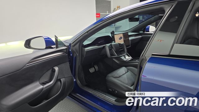 Tesla Model S Plaid 2023 — фото 10