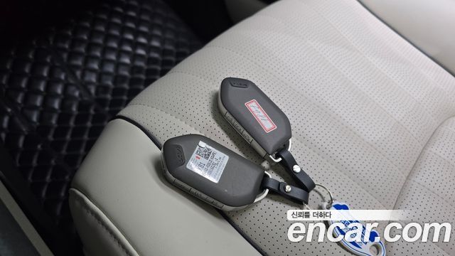 Kia Carnival (IV) Gasoline 9-Seater Hi Limousine (7-seater Limousine(Special vehicle) 2025 — фото 15
