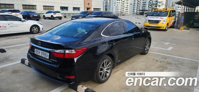Lexus ES300h Executive XV60 2013 — фото 2