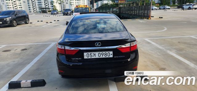 Lexus ES300h Executive XV60 2013 — фото 4