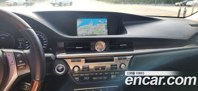 Lexus ES300h Executive XV60 2013 — фото 7