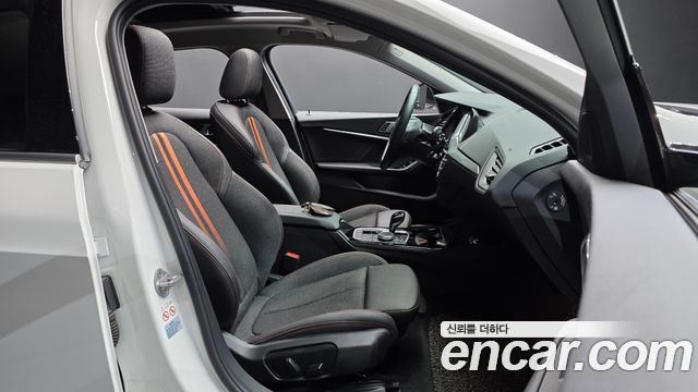BMW 1 Series (F40) 118d Sport 2021 — фото 32