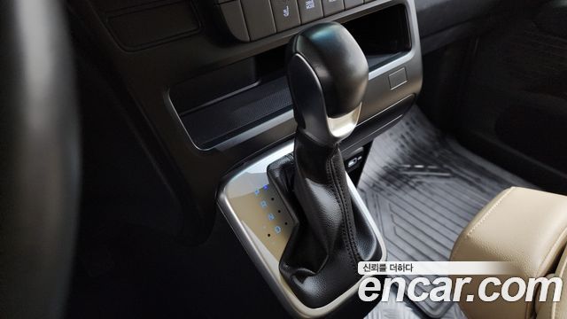 Hyundai Staria Tourer 11-Seater Modern 2022 — фото 9
