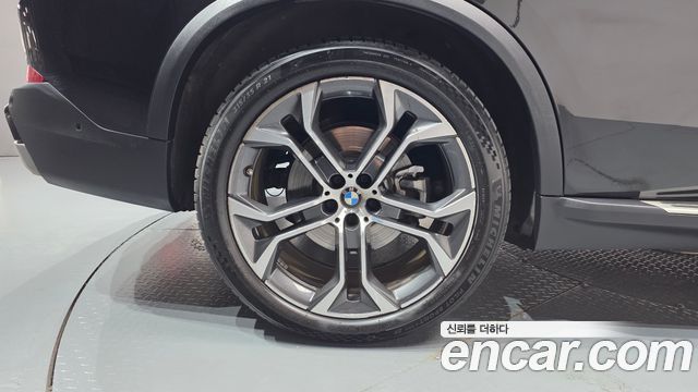 BMW X5 (G05) xDrive 40i xLine 2023 — фото 21