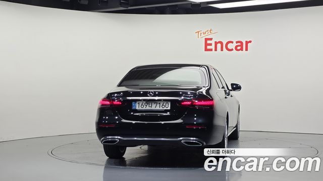 Mercedes-Benz E-Class (W213) E220d 4MATIC Exclusive 2022 — фото 4