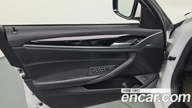 BMW 5 Series (G30) 520d Luxury Special Edition 2018 — фото 24