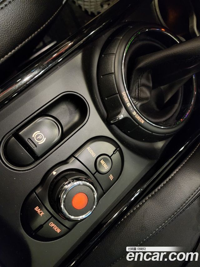 MINI Cooper Clubman Standard 2nd 2016 — фото 20