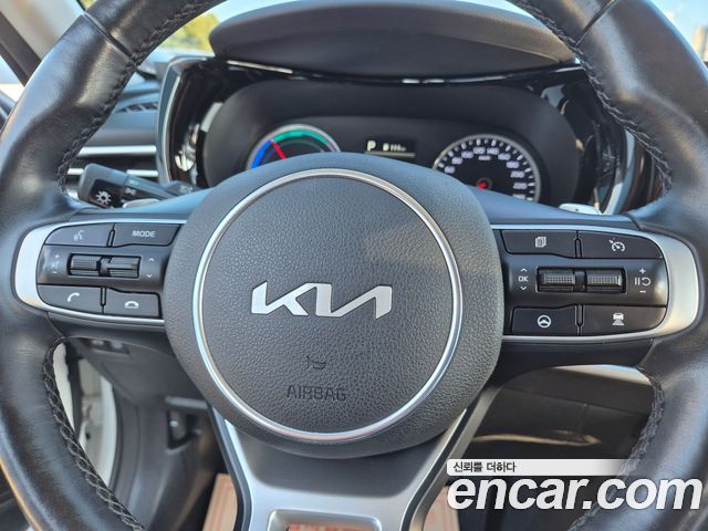 Kia K5 Hybrid (III) Prestige 2023 — фото 13