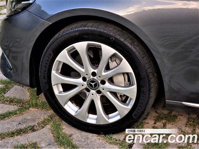 Mercedes-Benz E-Class (W213) E300 4MATIC Exclusive 2018 — фото 24
