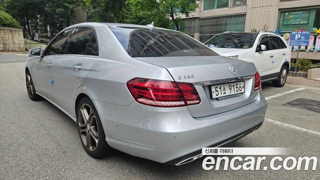 Mercedes-Benz E-Class (W212) E250 BlueTec 4MATIC AV 2016 — фото 6