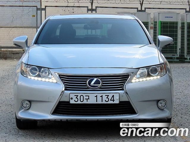 Lexus ES300h Supreme XV60