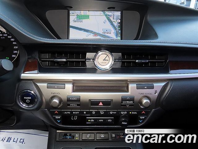 Lexus ES300h Supreme XV60 2013 — фото 16