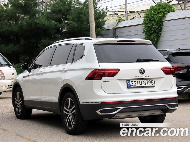Volkswagen Tiguan Allspace 2.0 TSI Prestige 2023 — фото 3