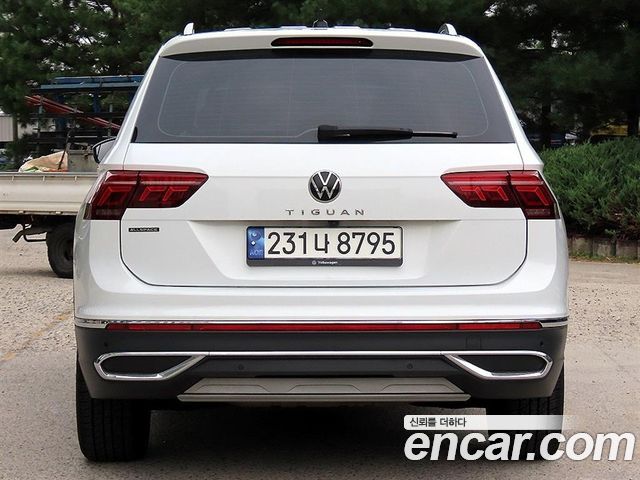 Volkswagen Tiguan Allspace 2.0 TSI Prestige 2023 — фото 4