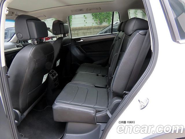 Volkswagen Tiguan Allspace 2.0 TSI Prestige 2023 — фото 6