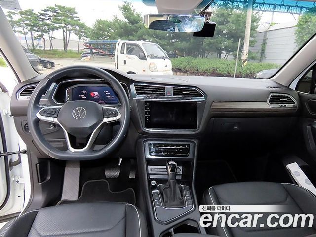Volkswagen Tiguan Allspace 2.0 TSI Prestige 2023 — фото 7