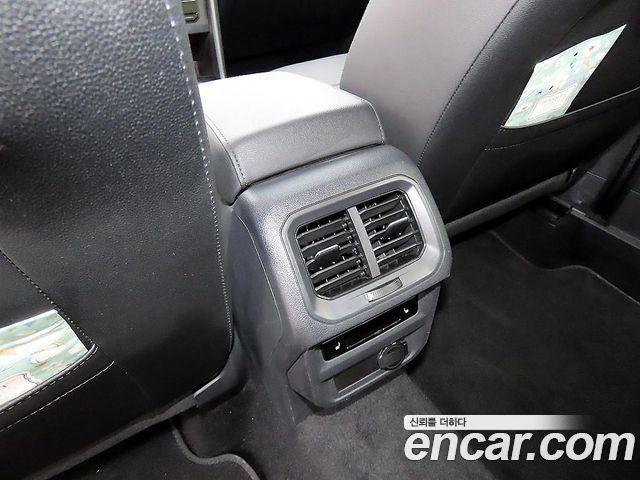 Volkswagen Tiguan Allspace 2.0 TSI Prestige 2023 — фото 19