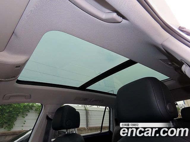 Volkswagen Tiguan Allspace 2.0 TSI Prestige 2023 — фото 20