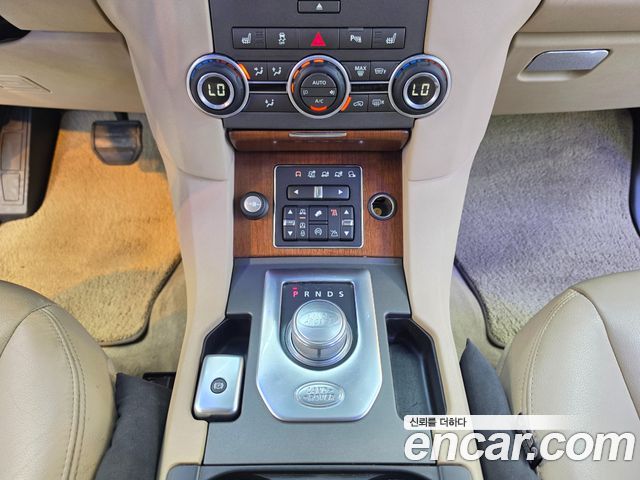 Land Rover Discovery 4 3.0 SDV6 SE 2016 — фото 10