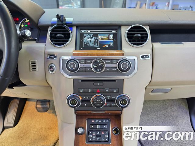 Land Rover Discovery 4 3.0 SDV6 SE 2016 — фото 15