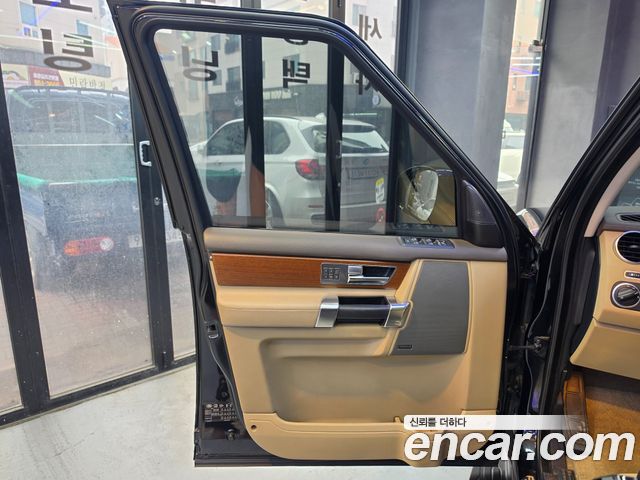 Land Rover Discovery 4 3.0 SDV6 SE 2016 — фото 17
