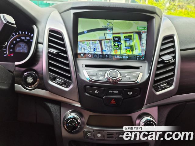 KG Mobility (SsangYong) Korando C 2.0 CVT 2WD Deluxe 2014 — фото 13