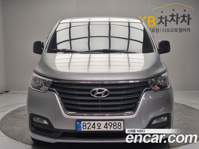 Hyundai Grand Starex Van 5-Seater Modern 2020 — фото 1