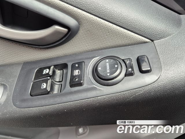 Hyundai Grand Starex Van 5-Seater Modern 2020 — фото 7