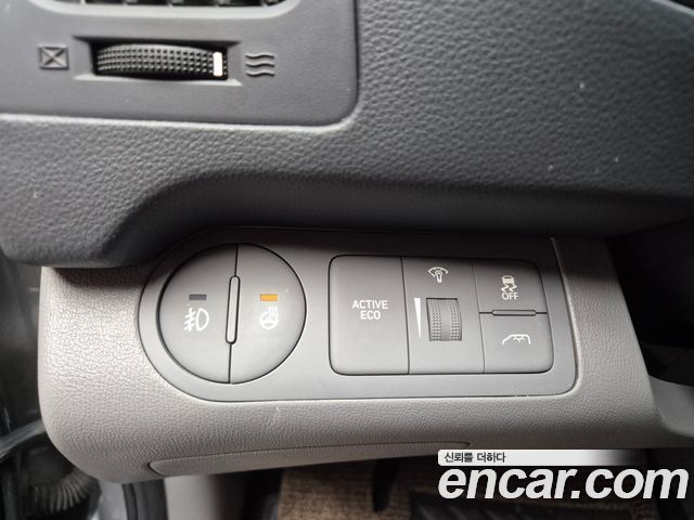 Hyundai Grand Starex Van 5-Seater Modern 2020 — фото 8