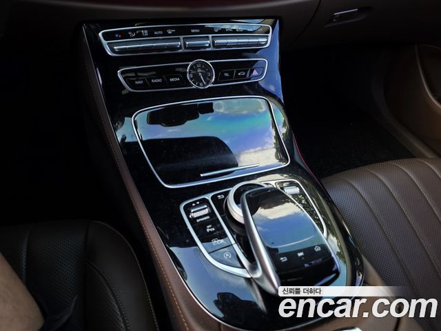 Mercedes-Benz E-Class (W213) E300 4MATIC Exclusive 2018 — фото 19