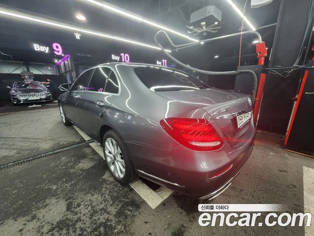 Mercedes-Benz E-Class (W213) E300 4MATIC Exclusive 2018 — фото 18