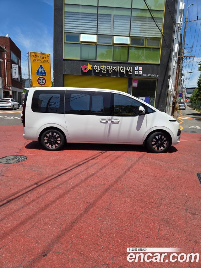 Hyundai Staria HEV 1.6 Cargo 5-Seater Modern