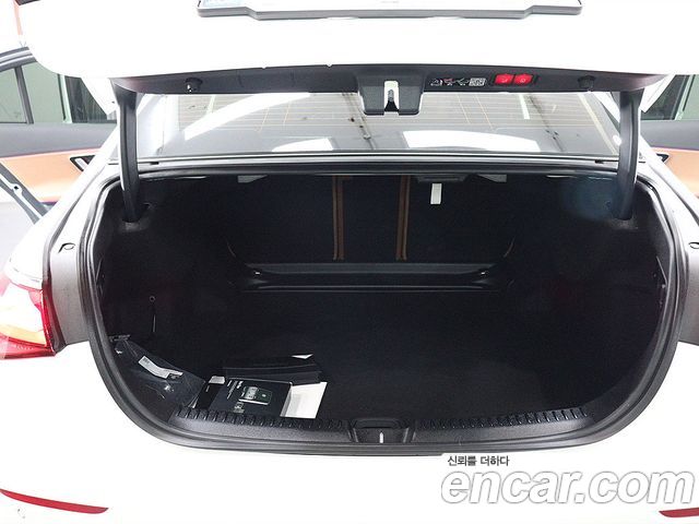 Mercedes-Benz E-Class (W214) E200 Avantgarde 2025 — фото 19