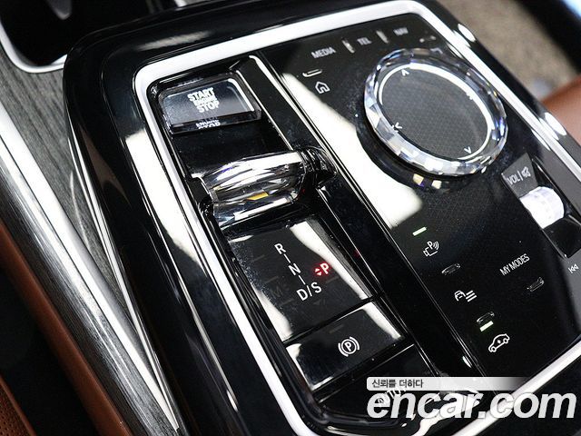 BMW 7 Series (G70) 740i xDrive M Sport Limited 2024 — фото 8